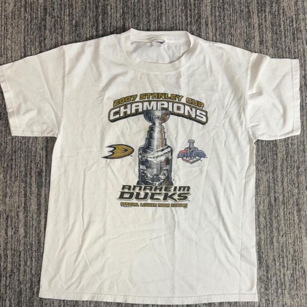 Super crazy vintage retro Y2K 2007 graphic Anaheim Ducks T-shirt